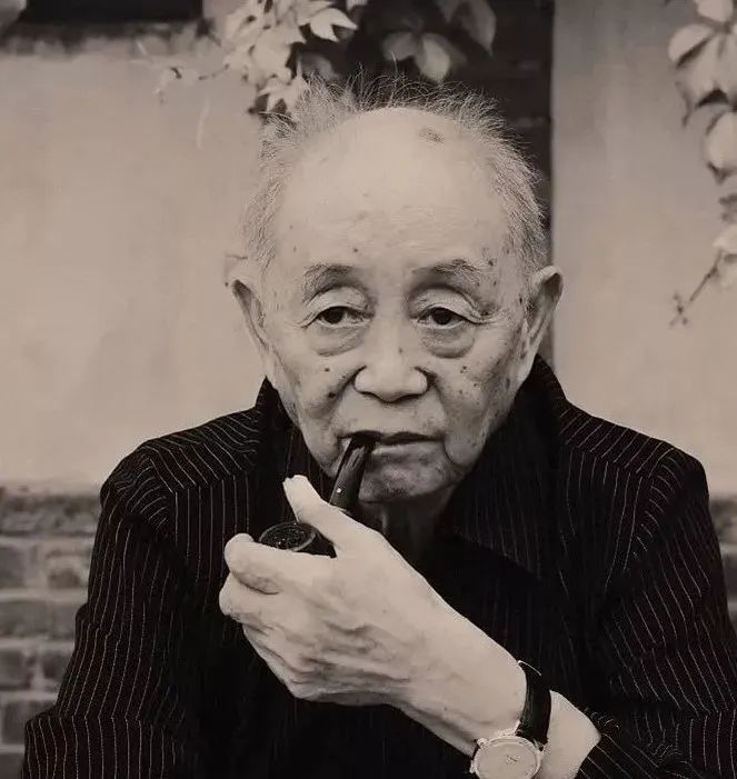 黄永玉的蓝兔子邮票挨骂了，你看过他画的猪狗鸡吗？